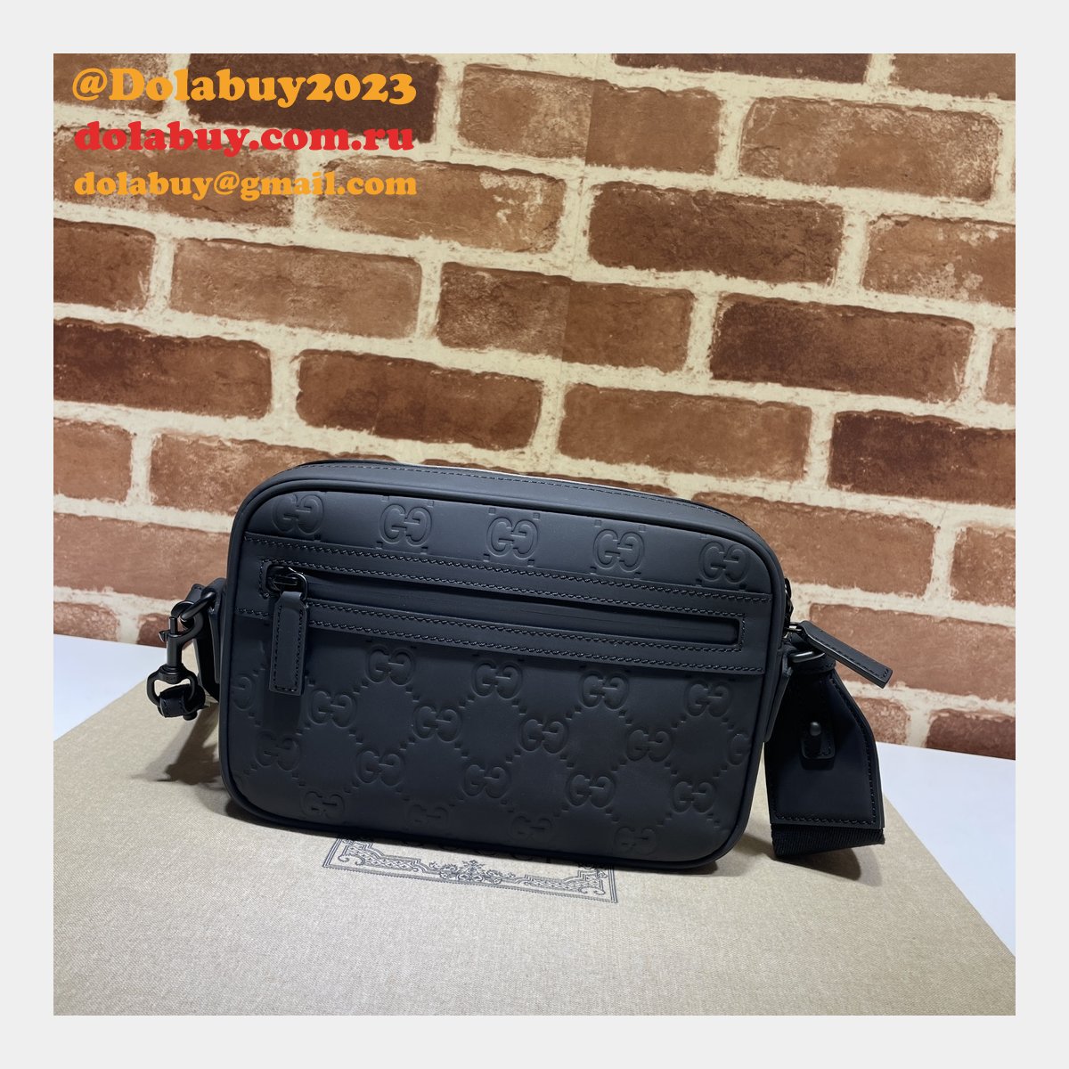 gg crossbody knockoff G*u*i rubber-effect 771293 black bag